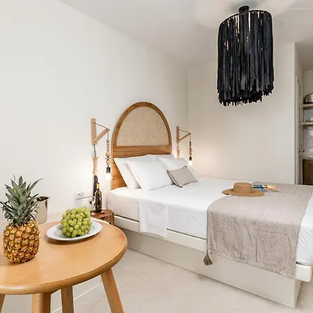 Heavenly & Hotel apartamentowy Naxos City